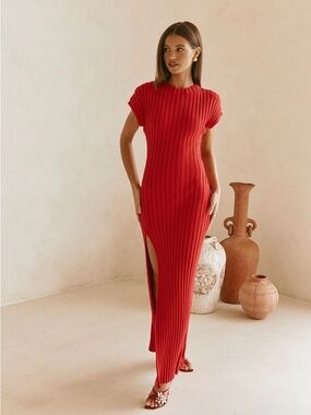 Sleek Red Ribbed Maxi Dress with Side Slit